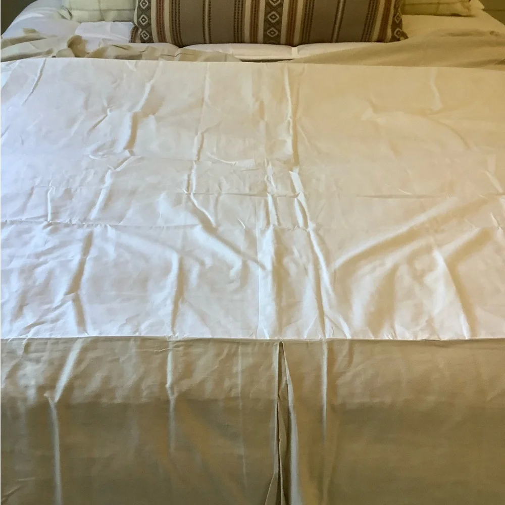 Restoration hardware bedskirt❤️❤️❤️❤️